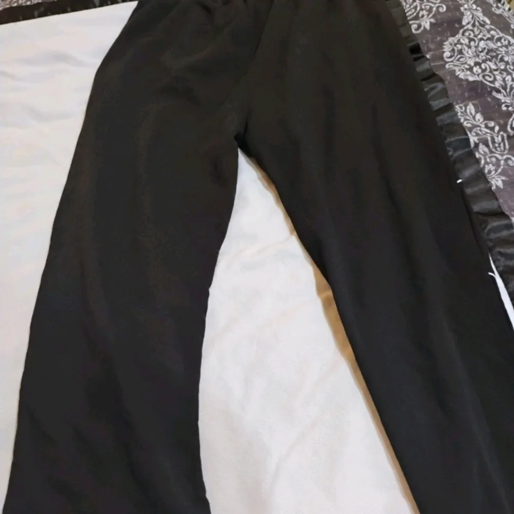 Fashion Nova Black and White Wide Leg Sweatpants NWT - Picture 9 of 12